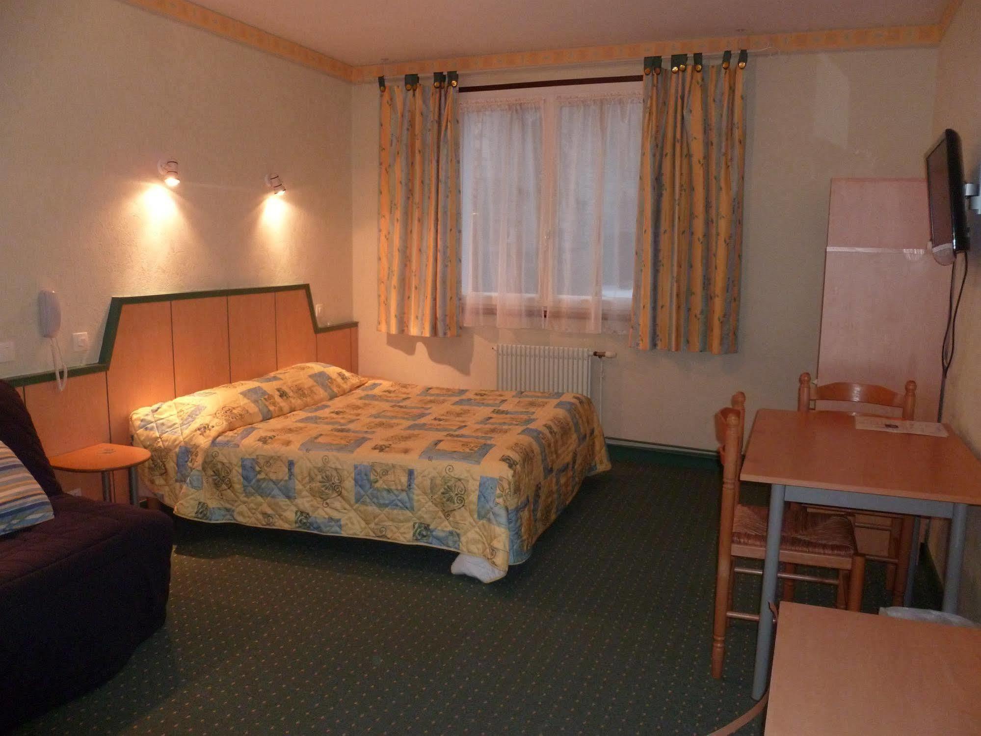 Hotel Rive Sud チノン エクステリア 写真